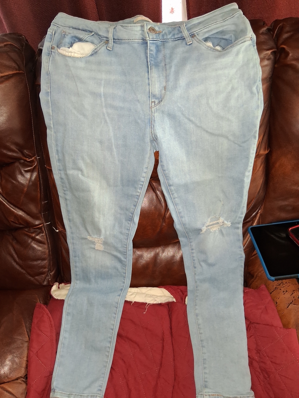 Levi's Women's Skinny Light Wash Blue Denim Jeans Distressed Stretch 5-Pocket